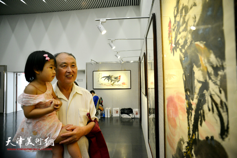 朱荷红莲赤子心—鲁平作品天津展8月1日在天津市图书馆开幕。