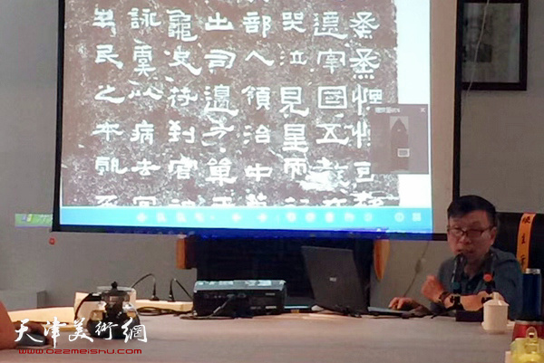 张建会应滨海新区文联邀请到灵通贡院开展书法公益讲座。