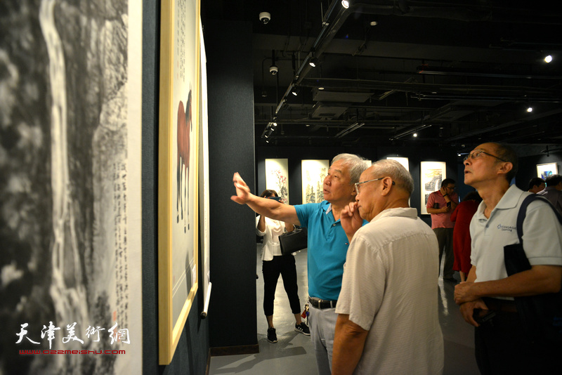 民盟天津市委举办喜迎十九大美术作品展现场。