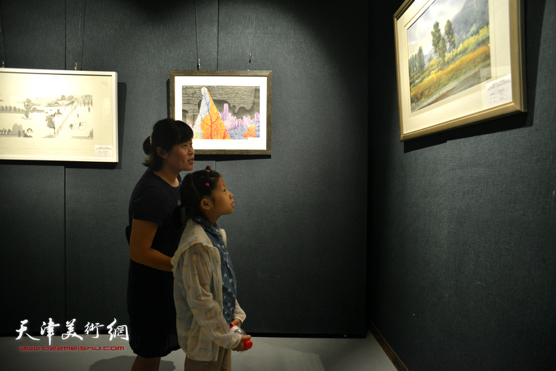 民盟天津市委举办喜迎十九大美术作品展现场。