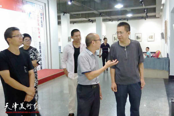 李毅峰观看城市画派绘津城主题美展 提出殷切希望