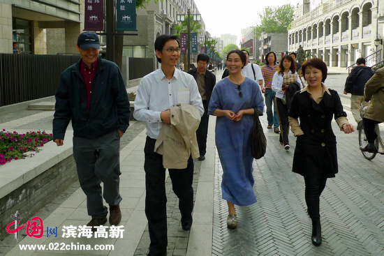 画家肖映梅与何家英教授、画家曹雪蓉、天美时代总经理项宁在天津