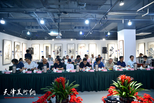 沽水流芳——“画说天津”重大历史题材美术创作工程座谈会9月12日在天津画院青创中心举行。 