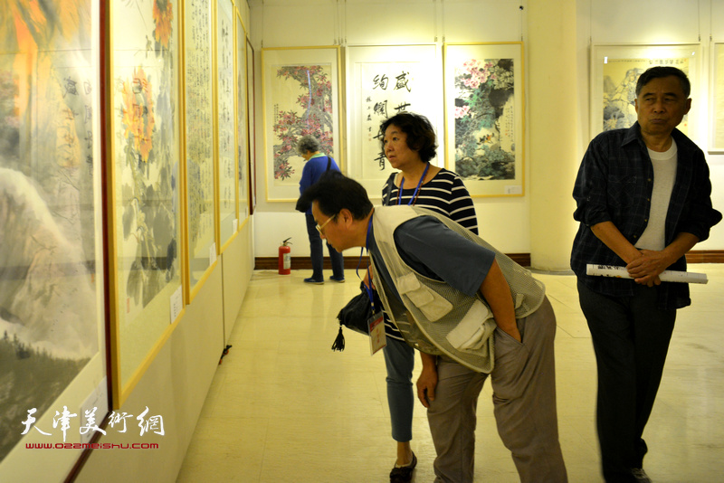 “筑梦中华——喜迎十九大胜利召开书画名家作品展”9月30日在“今晚人文艺术院”开幕。
