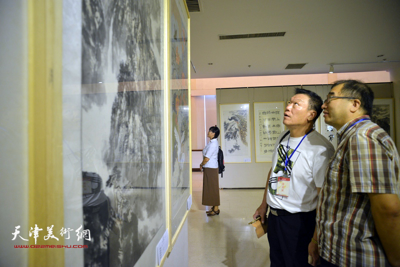 “筑梦中华——喜迎十九大胜利召开书画名家作品展”9月30日在“今晚人文艺术院”开幕。