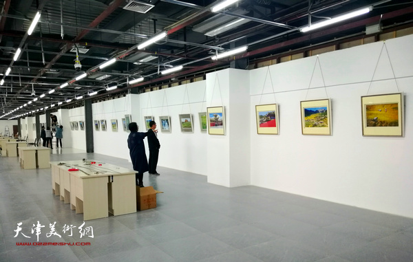 霍然大美甘南摄影作品展布展现场