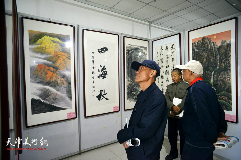 “筑梦中华——喜迎党的十九大全国书画名家邀请展”现场。