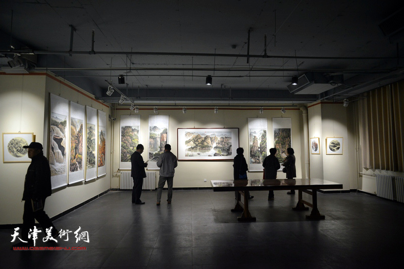 “心系桑梓·情系太行—曲学真山水画作品展”在邢台李智纲美术馆开幕。