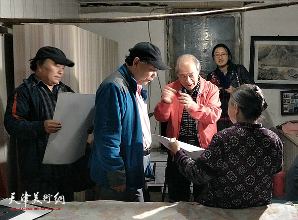 王书平带领了天津的画家们走进迁安的乡间和农户开展文化下乡美术进万家，将艺术真正送到人民群众中去。