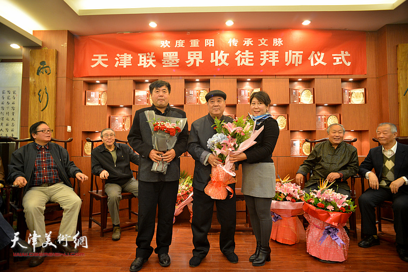 王焕墉与新弟子冯桂顺、陈艳梅。