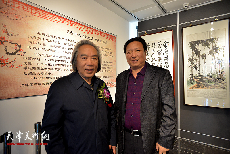 霍春阳、王连宏在画展现场。