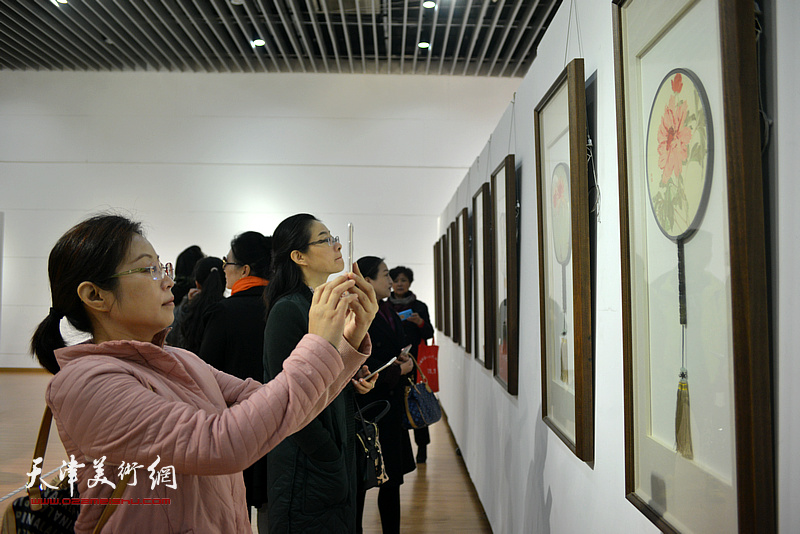 “创建文明城区-‘百善’小品大艺全国巡回展”现场。