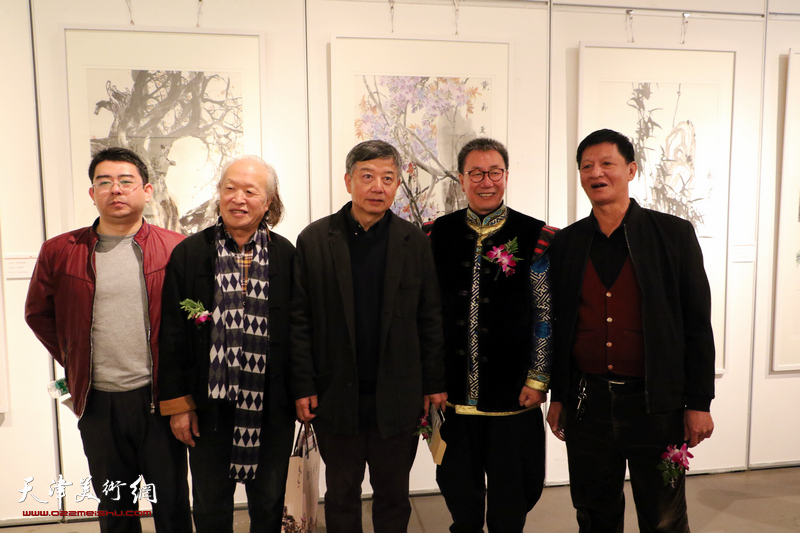 王欢来意象彩墨回乡书画展