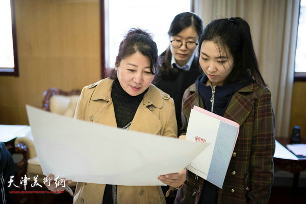 南开大学秀山画会携手交通银行共建艺术交流空间首场活动现场。