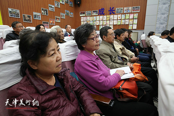 天津市楹联学会走进海天书画院宣讲十九大精神，图为宣讲会场。