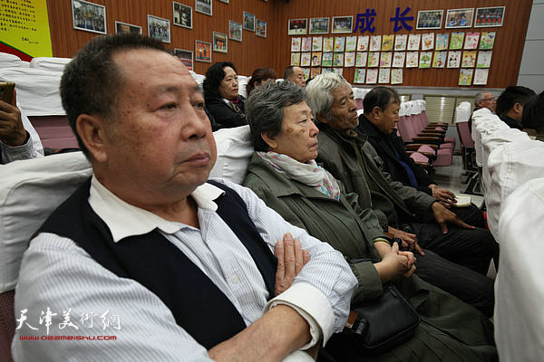 天津市楹联学会走进海天书画院宣讲十九大精神，图为宣讲会场。