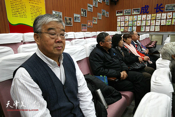 天津市楹联学会走进海天书画院宣讲十九大精神，图为宣讲会场。