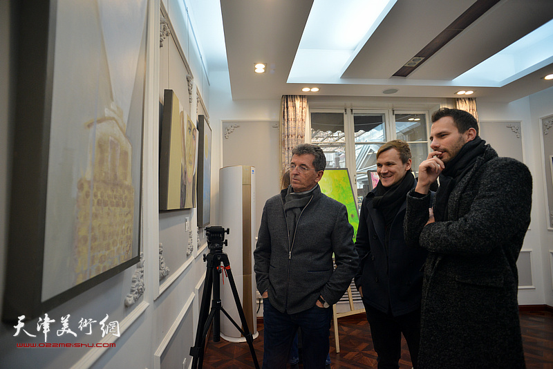 “旅行者”那文丽美术作品展11月25日在重庆道纳斯卡-理念空间开幕。