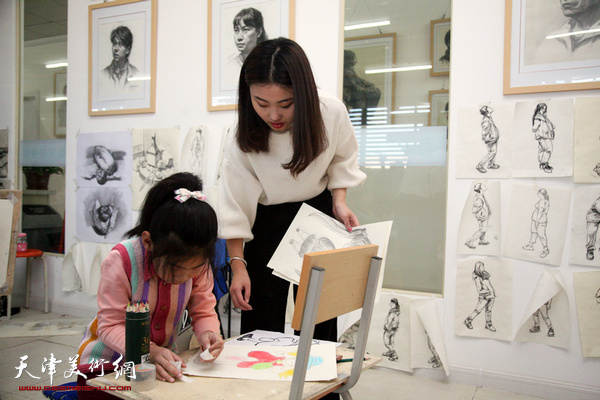 全国美术考级定点机构在大港鸿图美术学校挂牌