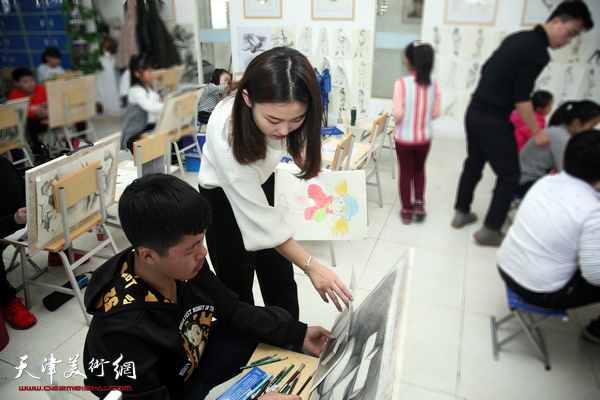 全国美术考级定点机构在大港鸿图美术学校挂牌