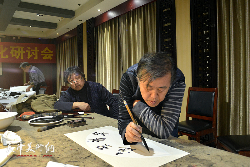 天津书画家邵佩英、吕立为茹芦文化井陉长岗基地创作书画作品。