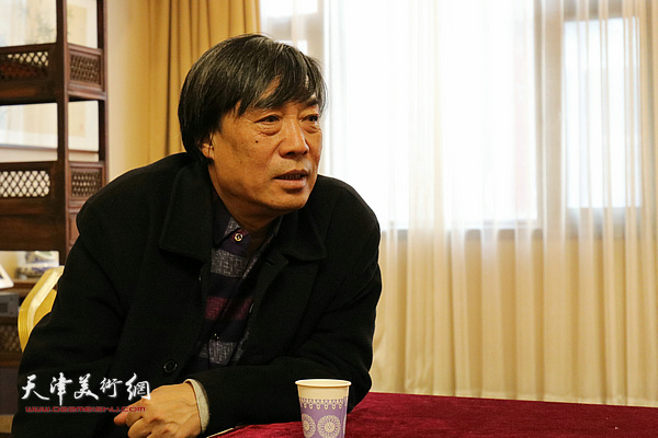 杜晓光在院长办公会上发言。