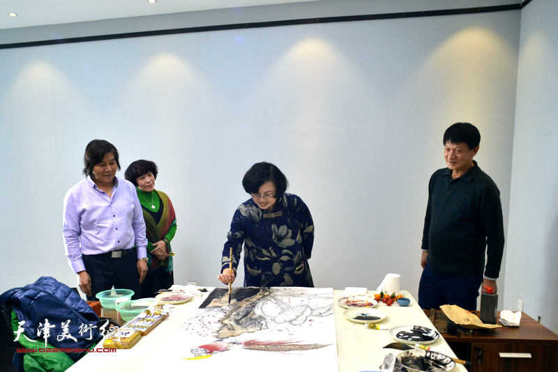 书画名家开笔祝贺天津运河画院乔迁新址活动现场。