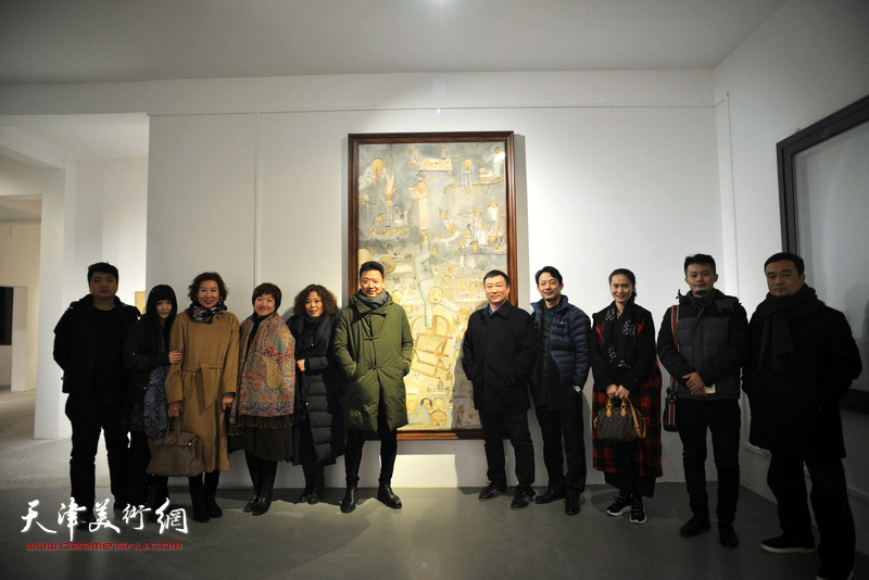 李旺与赵新立、程之敬等嘉宾在画展现场。