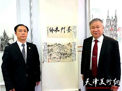 25张大功应邀参加“一带一路”中欧艺术交流展，张大功与李可染画院院长李庚合影