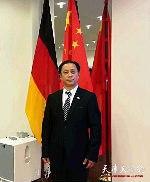 2017年10月，张大功在中国驻德国大使馆留影