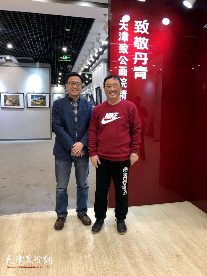 致公党市委会秘长缪明、天津致公画院院长刘志君在画展现场。