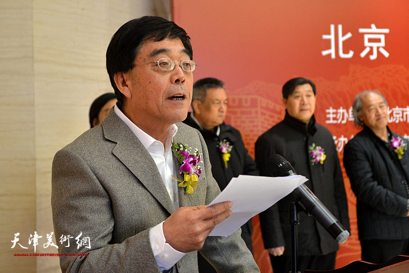 北京市文联党组副书记杜德久主持了画展开幕活动。