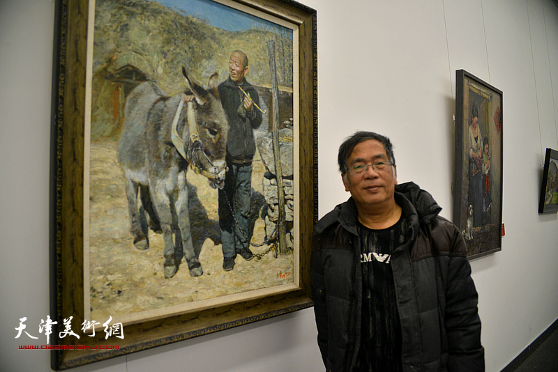 参展画家李东升在画展现场。