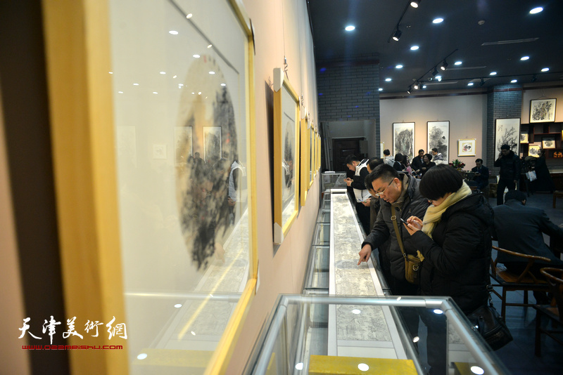 丁玉来、陈新立、聂瑞辰书画交流展现场。