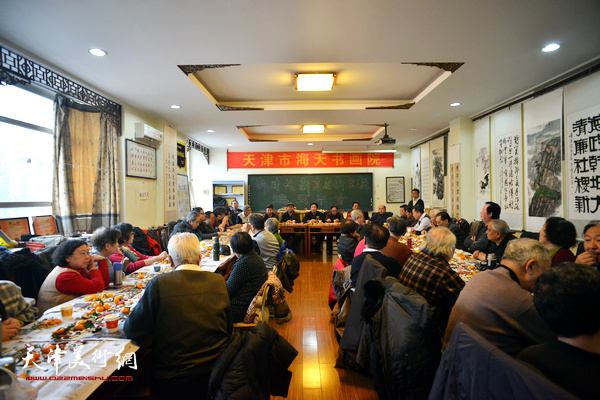 12月23日天津海天书画院召开“新时代、新高度、新目标”海天年会。