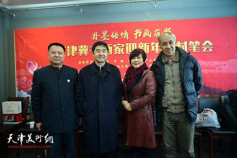 左起：杨领军、罗杨、赵娟、爱新觉罗（金）·燕侠在笔会现场。