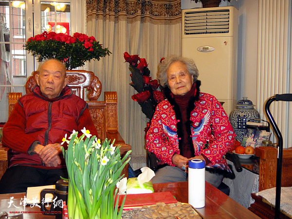 2014年1月31日夏明远与夫人朱静馨在家过春节