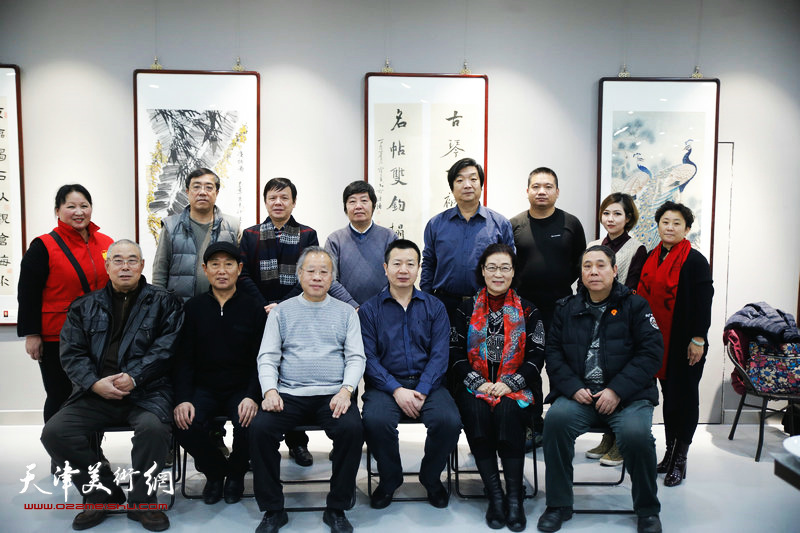 中国扬州八怪研究院天津院的书画家们走进东丽文化惠民。