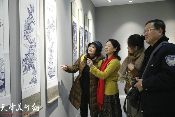 “妙手生花”东丽区剪纸工艺展在东丽区美术馆开展