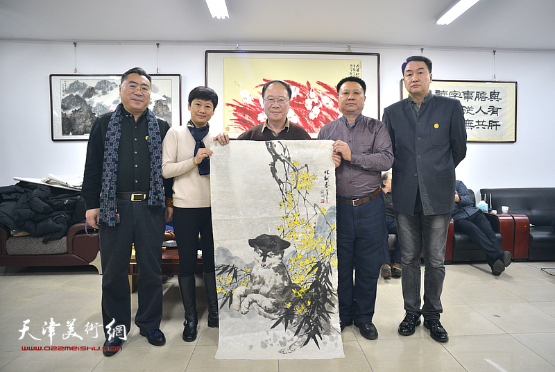 左起：关志英、吴忠玲、庞黎明、杨领军、郭小旭在活动现场。