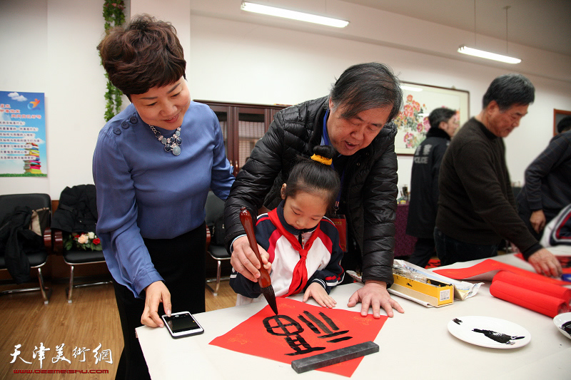 天津市书法家小分队走进滨海新区工农村小学送文化