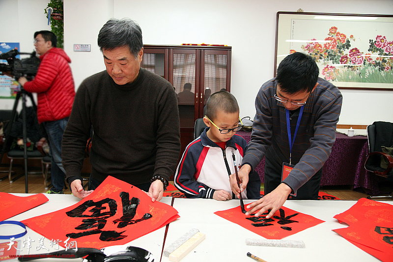 天津市书法家小分队走进滨海新区工农村小学送文化