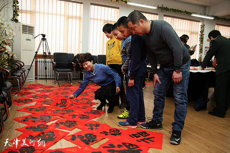 天津市书法家小分队走进滨海新区工农村小学送文化