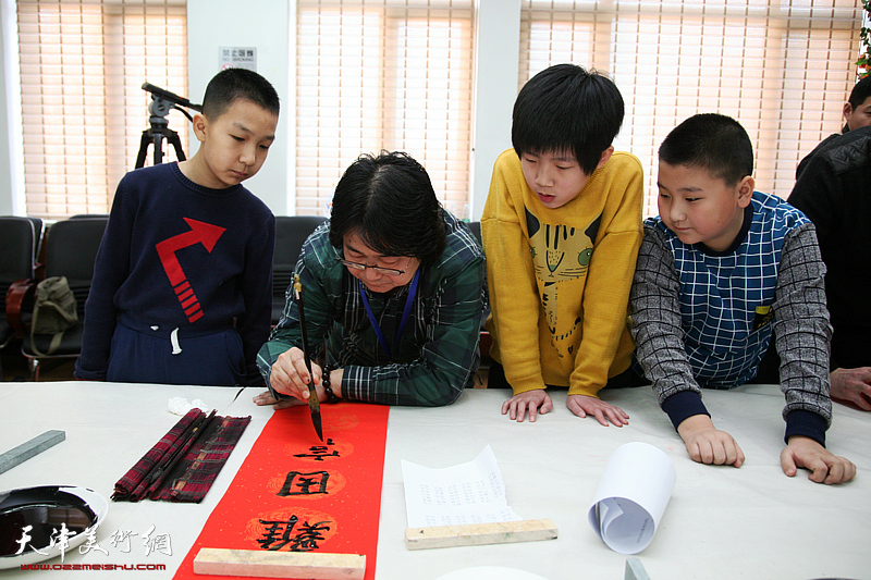 天津市书法家小分队走进滨海新区工农村小学送文化