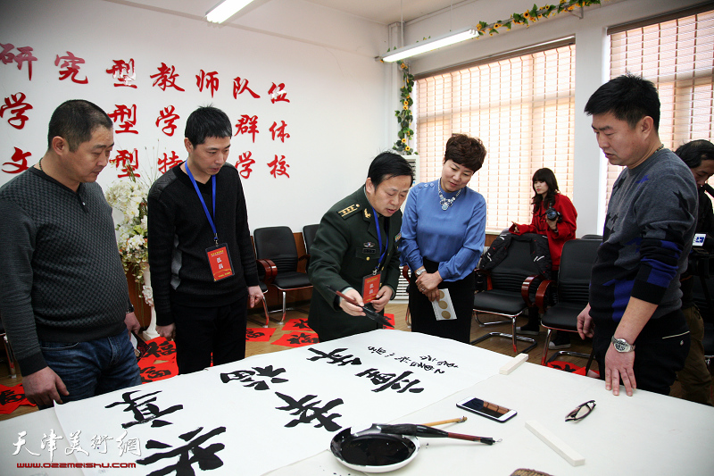 天津市书法家小分队走进滨海新区工农村小学送文化