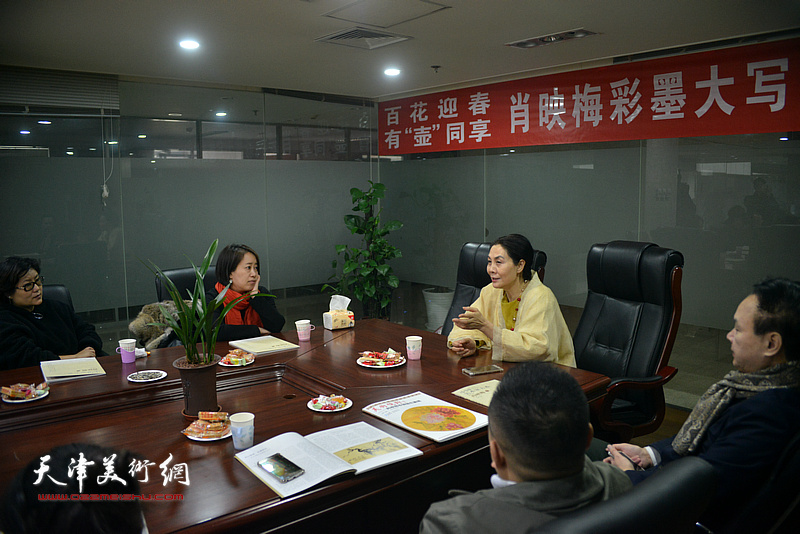 “百花迎春，有‘壶’同享—肖映梅彩墨大写意画展”研讨会现场。