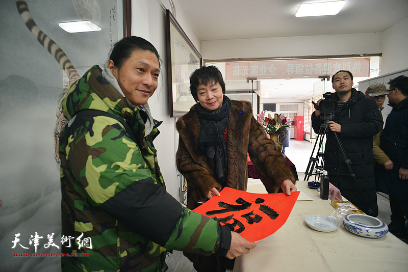 姚铸在活动现场。