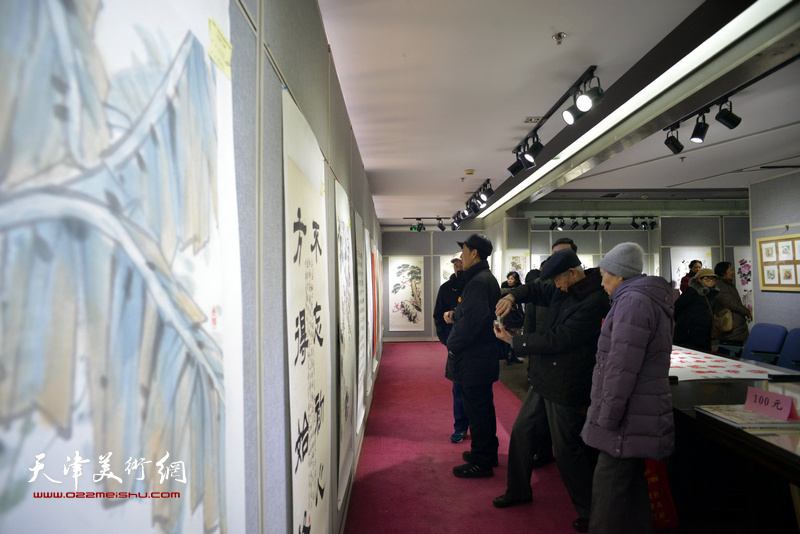 金犬纳福·中国第十一届生肖画及国画优秀作品展在天津市政协书画艺术馆开幕。