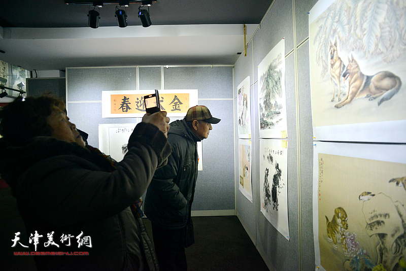 金犬纳福·中国第十一届生肖画及国画优秀作品展在天津市政协书画艺术馆开幕。