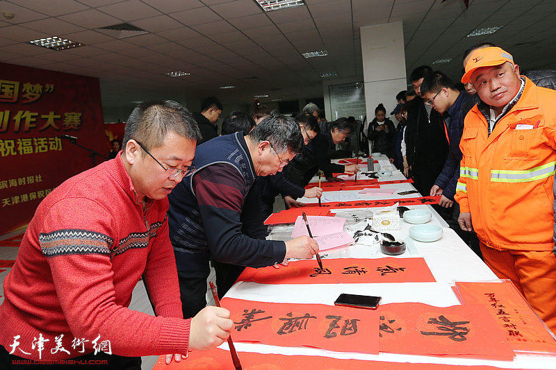 书法家走进滨海新区职工公寓写春联送祝福